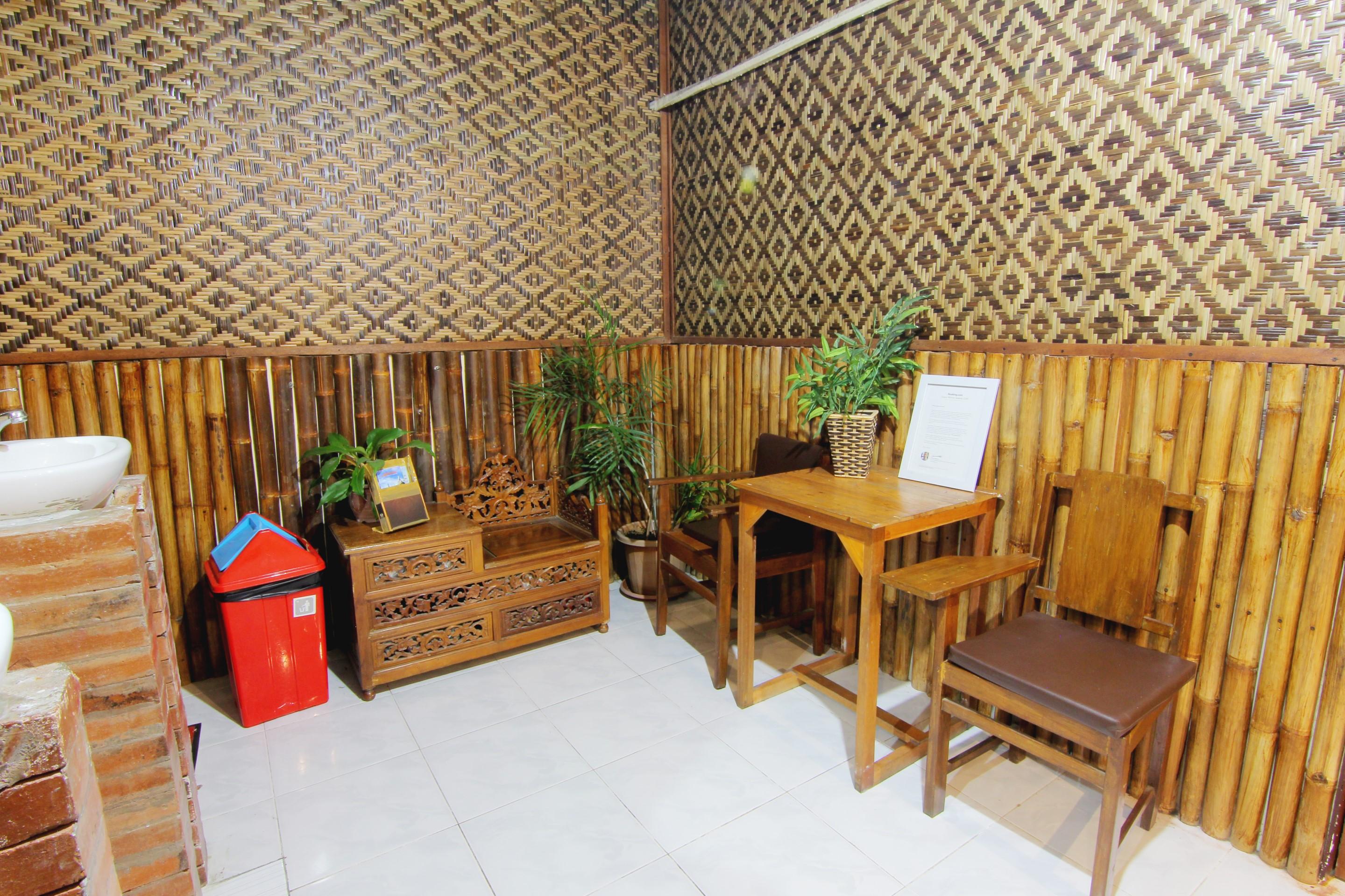 Bilik Bamboo Hostel Yogyakarta Exterior photo