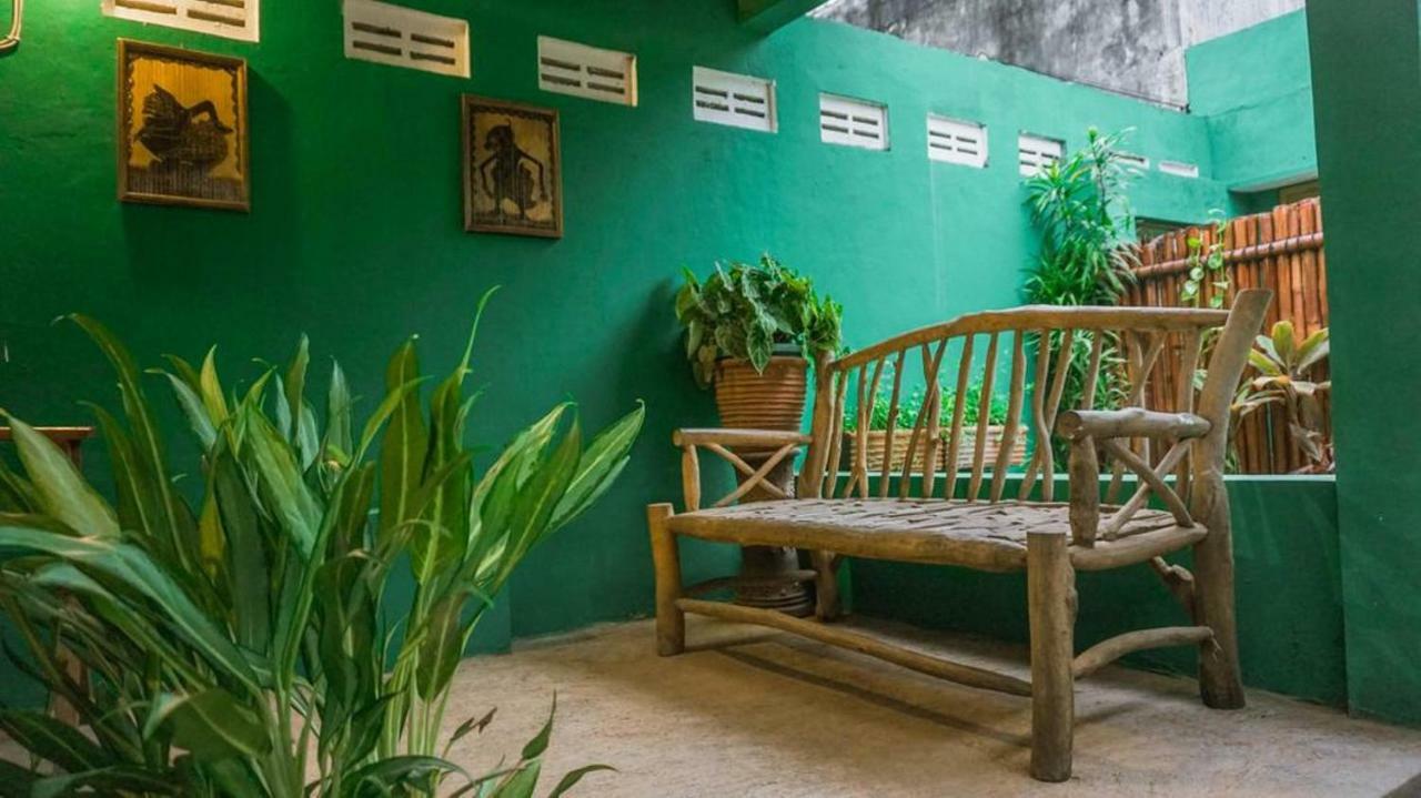 Bilik Bamboo Hostel Yogyakarta Exterior photo